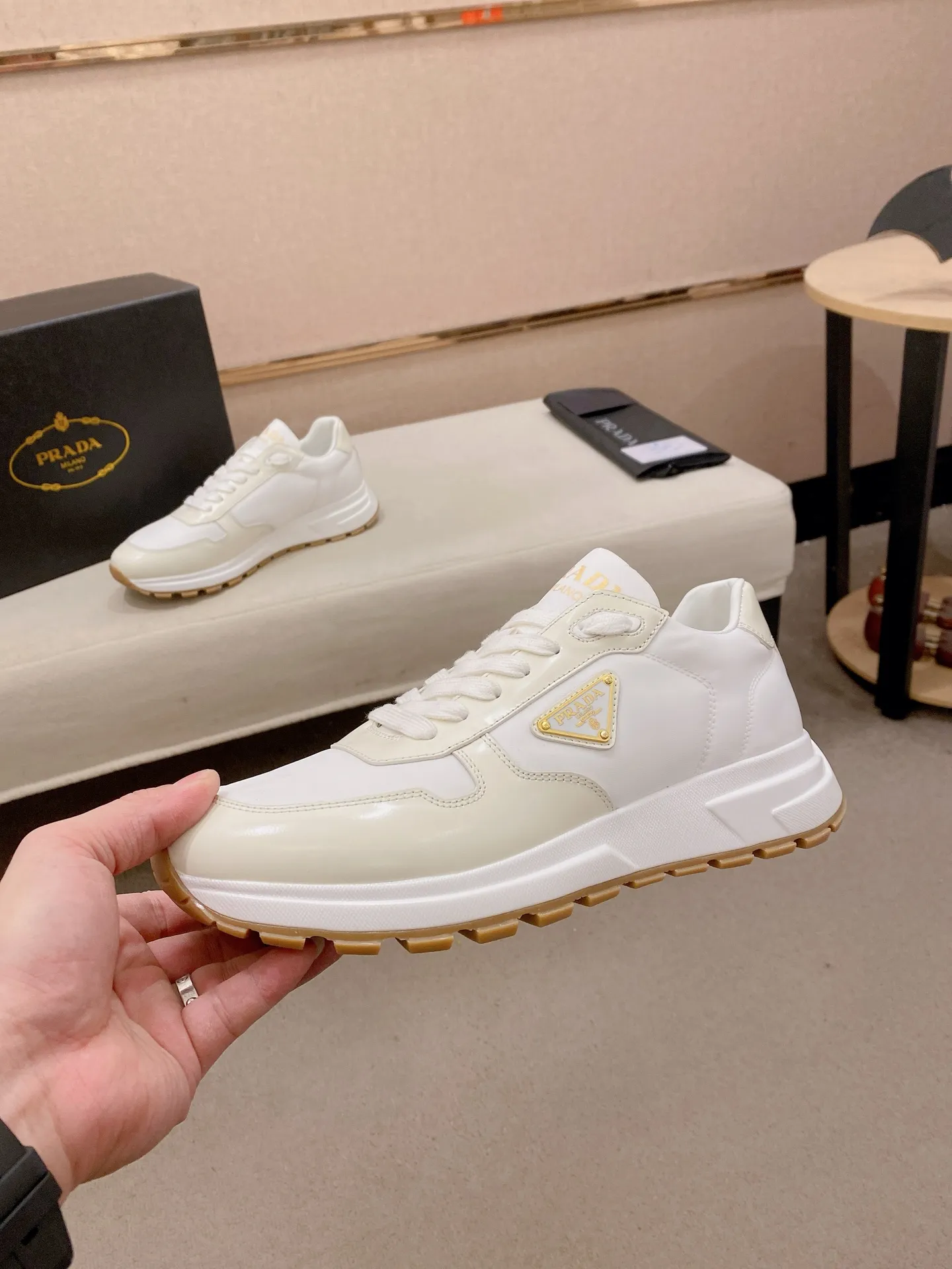 Factory price 600💰 ✔️✔️✔️Higher version High-quality new PRADA (Prada) counters are on the market at the same time. The new men's shoes and 😘fabrics are made of selected first-layer cowhide with superb craftsmanship. Lining: Full cowhide lining. 👍🏿 High-end ☄️ air-cushion molded anti-slip rubber outsole, exquisite lines, simple and elegant, comfortable and high-end for leisure travel. Code number: 38 to 44. 45.46 customized